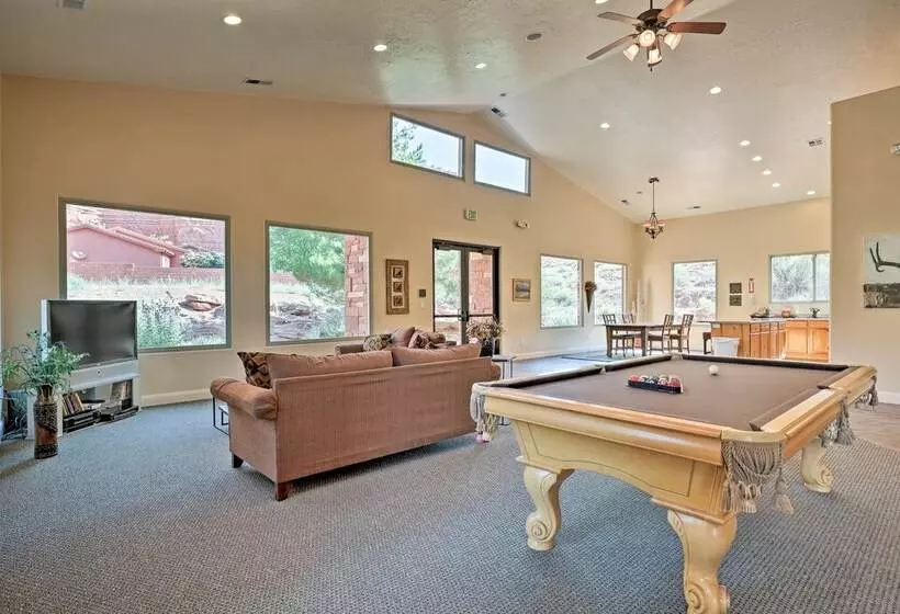 Kanabin  Near Zion Np: Luxe Home W/ Fire Pit!