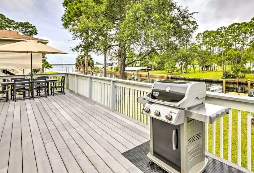 Waterfront Home: Spectacular On Site Fishing!