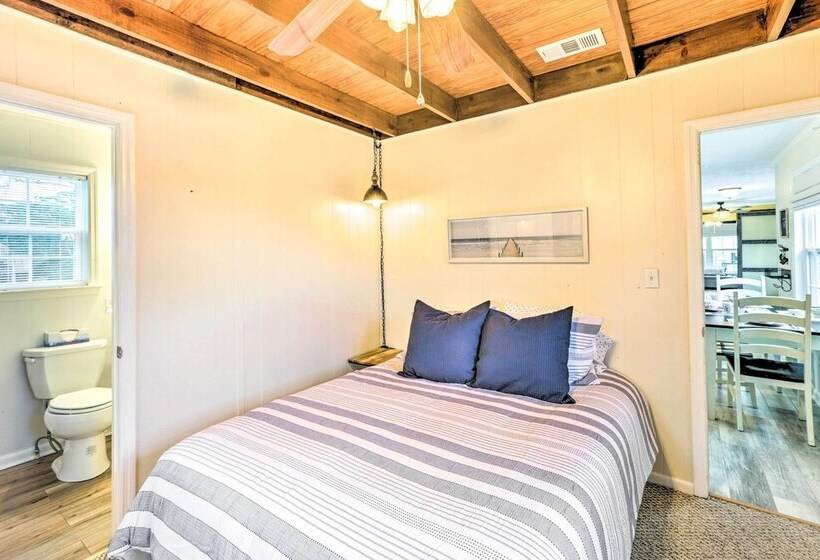 Waterfront Home: Spectacular On Site Fishing!