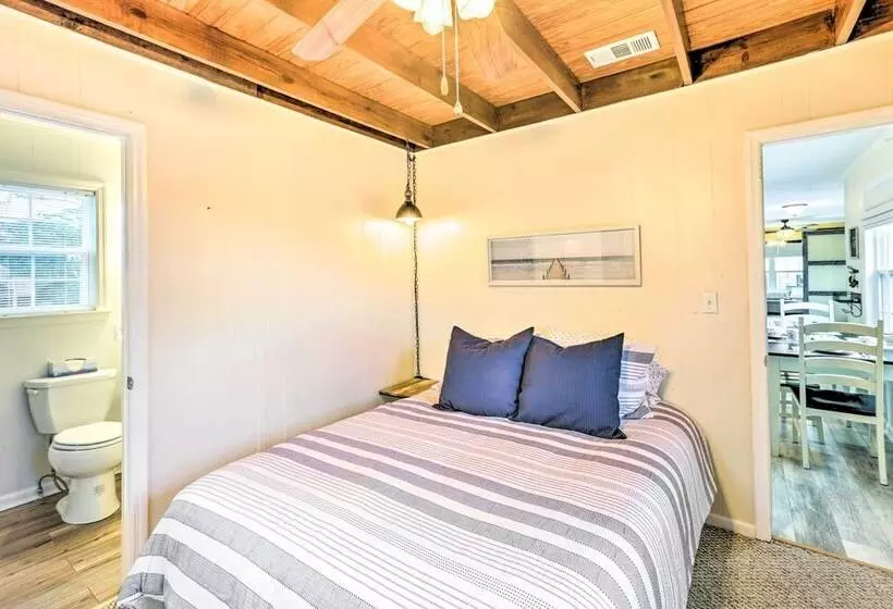 Waterfront Home: Spectacular On Site Fishing!