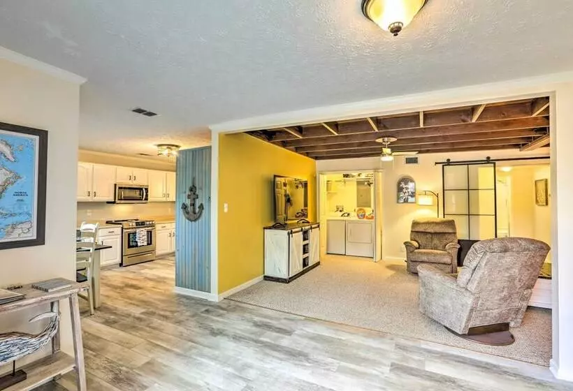 Waterfront Home: Spectacular On Site Fishing!