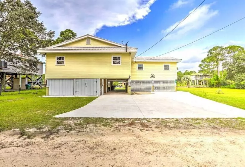 Waterfront Home: Spectacular On Site Fishing!