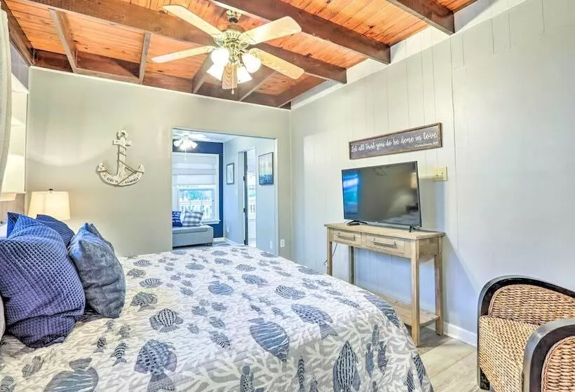 Waterfront Home: Spectacular On Site Fishing!