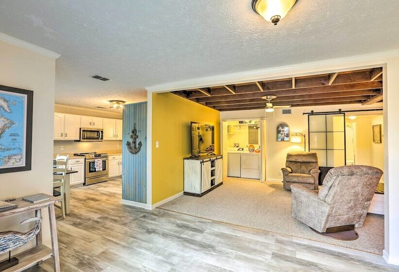 Waterfront Home: Spectacular On Site Fishing!