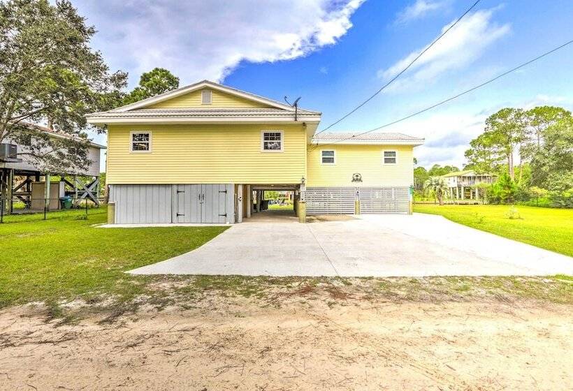 Waterfront Home: Spectacular On Site Fishing!