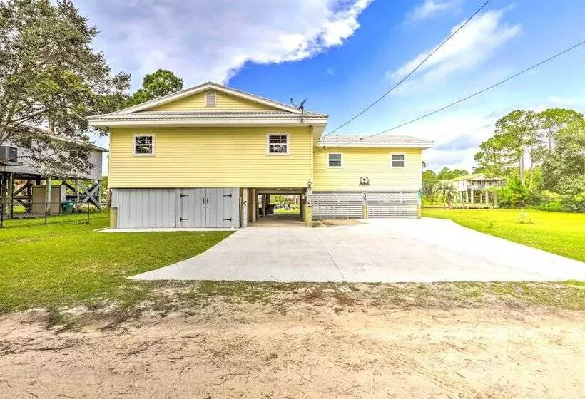 Waterfront Home: Spectacular On Site Fishing!