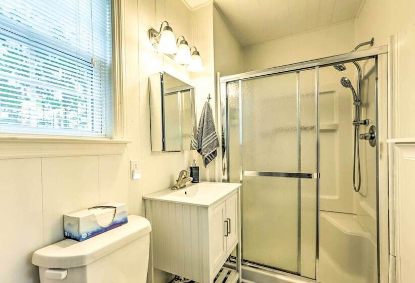 Waterfront Home: Spectacular On Site Fishing!