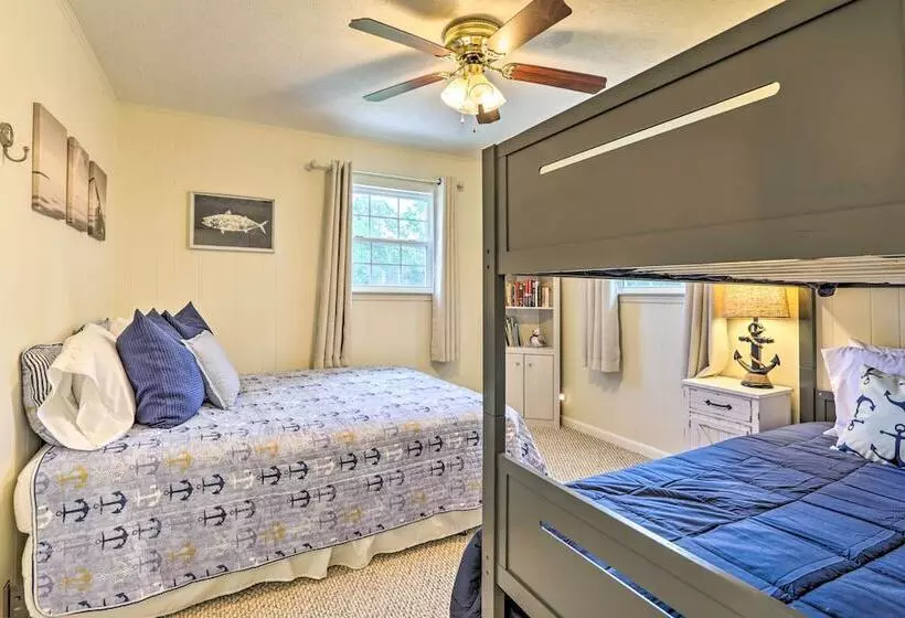 Waterfront Home: Spectacular On Site Fishing!