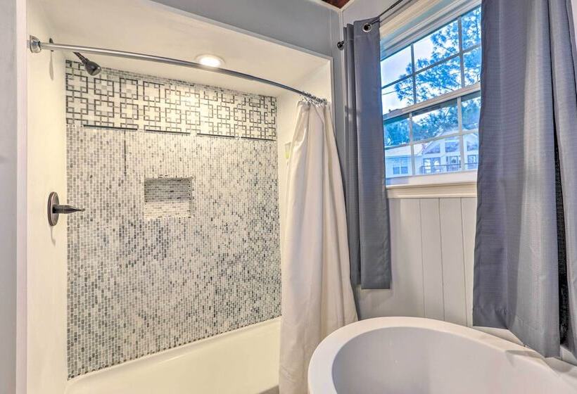 Waterfront Home: Spectacular On Site Fishing!