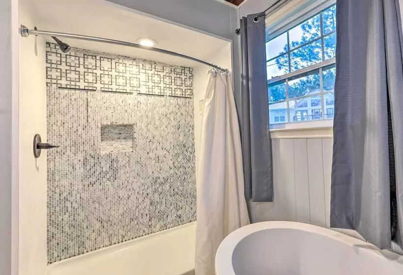 Waterfront Home: Spectacular On Site Fishing!