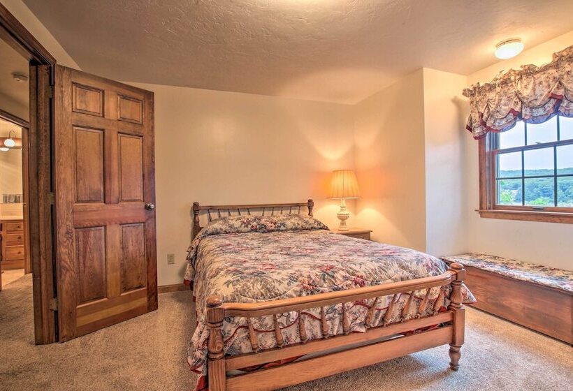 Waterfront New England House On Wickaboag Lake!