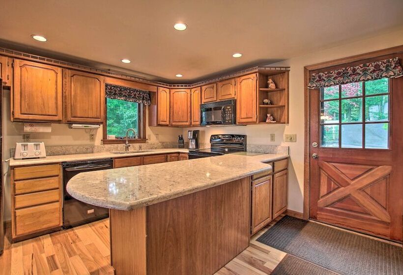 Waterfront New England House On Wickaboag Lake!