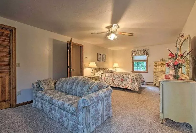 Waterfront New England House On Wickaboag Lake!