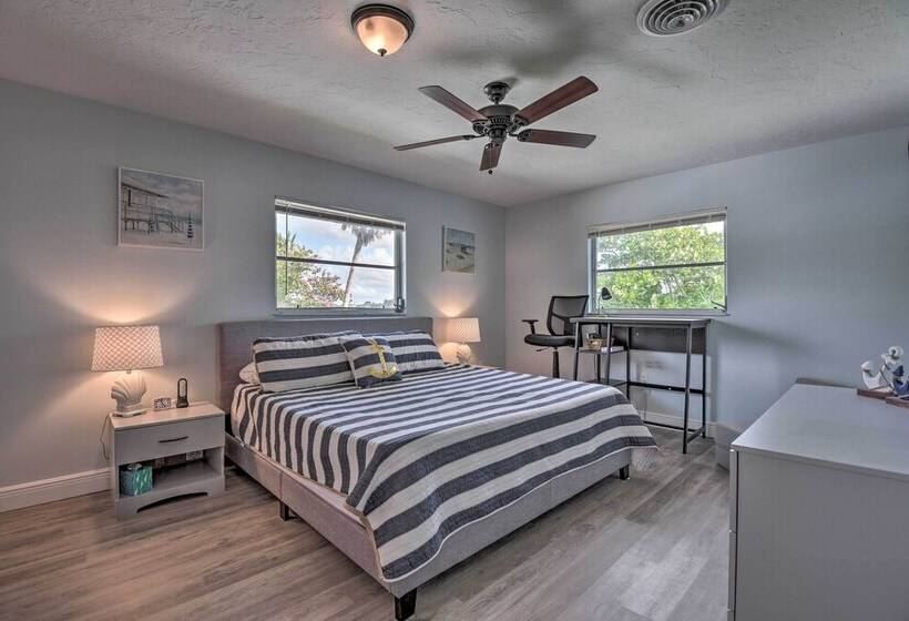 Waterfront Nokomis Escape W/ Dock, Kayaks & Bikes!