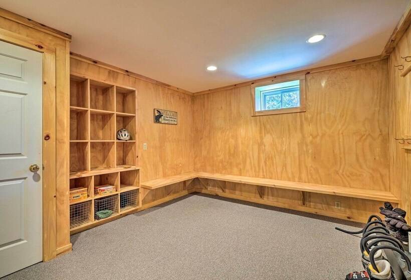 West Dover Home W/ Deck, Grill & Ev Outlet