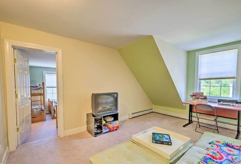 West Dover Home W/ Deck, Grill & Ev Outlet