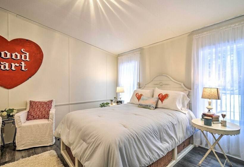 Woodland Retreat: Near Trails, Golf & Wineries!