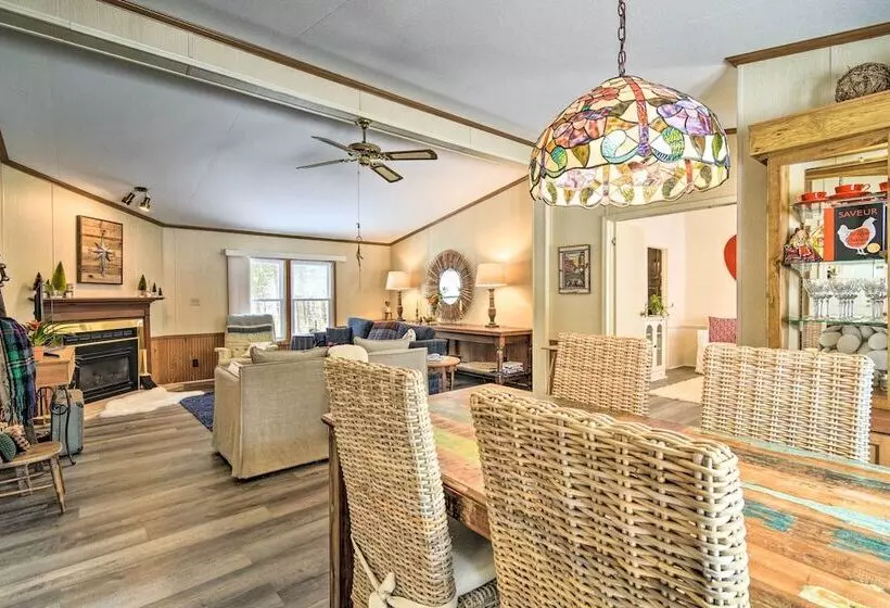 Woodland Retreat: Near Trails, Golf & Wineries!