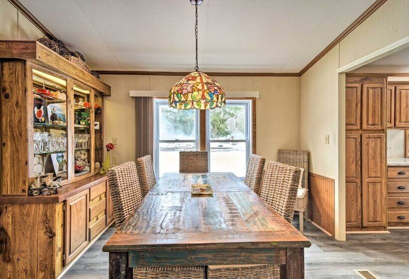 Woodland Retreat: Near Trails, Golf & Wineries!