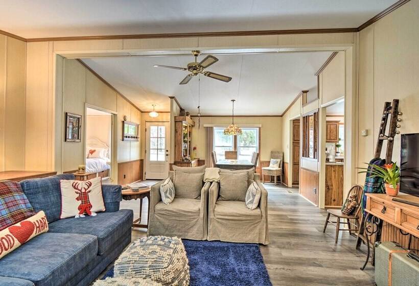 Woodland Retreat: Near Trails, Golf & Wineries!