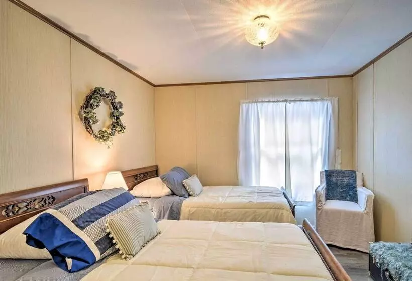 Woodland Retreat: Near Trails, Golf & Wineries!