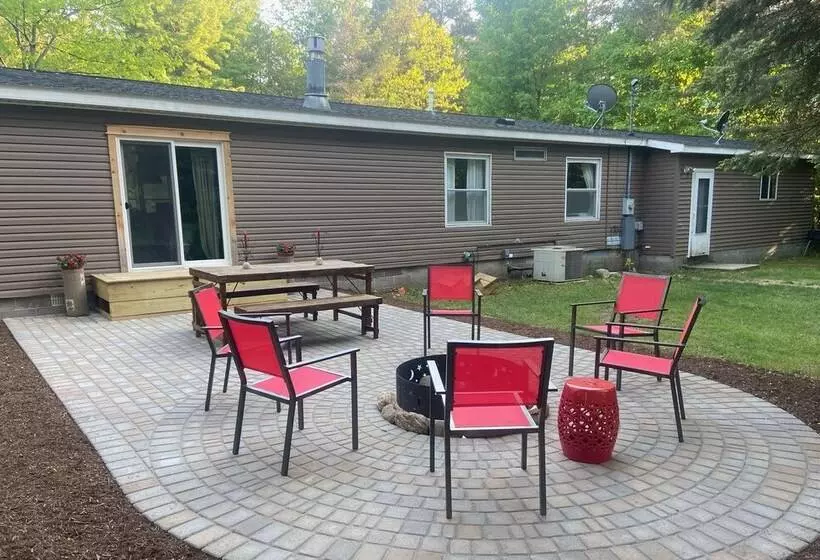 Woodland Retreat: Near Trails, Golf & Wineries!
