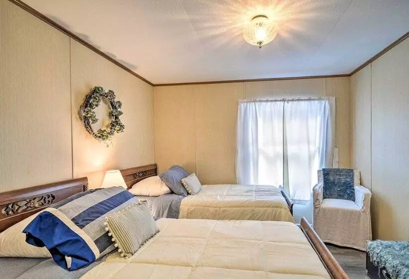 Woodland Retreat: Near Trails, Golf & Wineries!