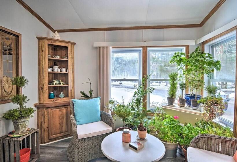 Woodland Retreat: Near Trails, Golf & Wineries!