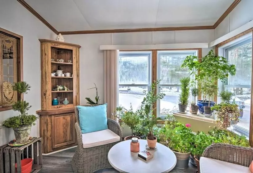 Woodland Retreat: Near Trails, Golf & Wineries!