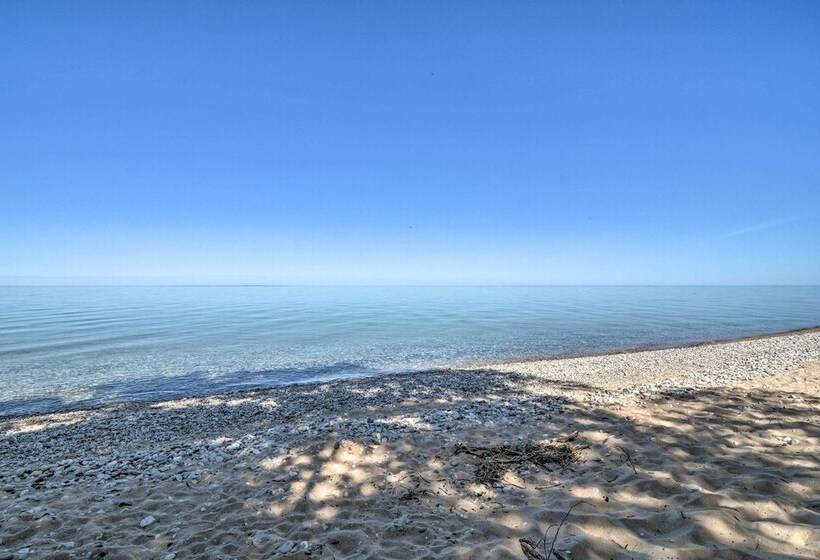 Woodland Retreat: Near Trails, Golf & Wineries!