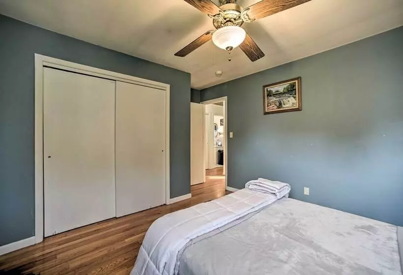 Albany Home W/ Fenced Yard & Patio   Pets Welcome!