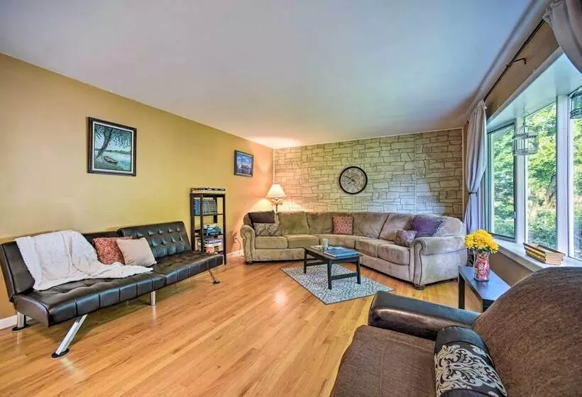 Albany Home W/ Fenced Yard & Patio   Pets Welcome!