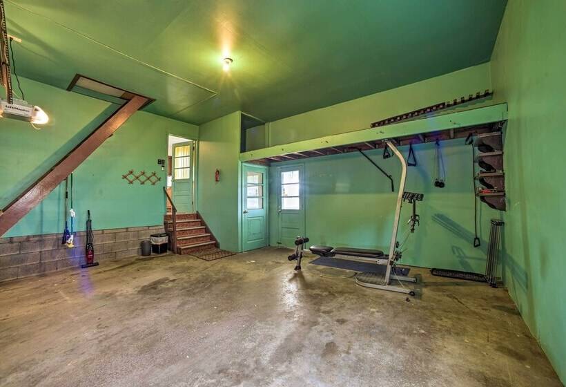 Albany Home W/ Fenced Yard & Patio   Pets Welcome!