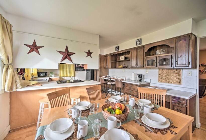 Albany Home W/ Fenced Yard & Patio   Pets Welcome!