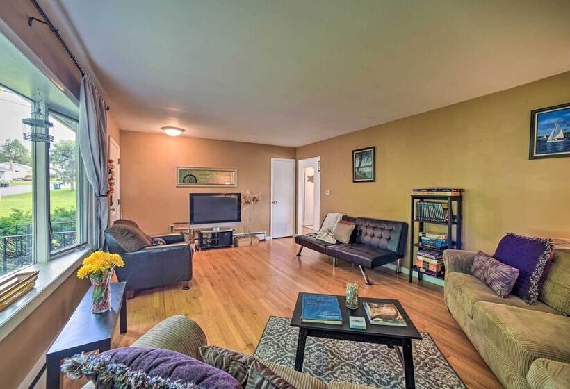 Albany Home W/ Fenced Yard & Patio   Pets Welcome!