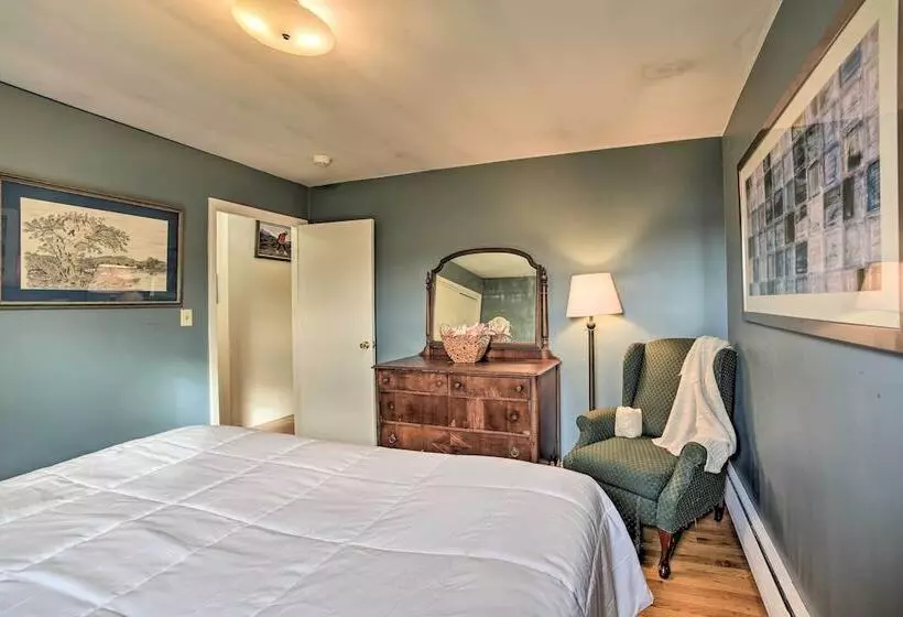 Albany Home W/ Fenced Yard & Patio   Pets Welcome!