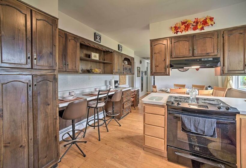 Albany Home W/ Fenced Yard & Patio   Pets Welcome!