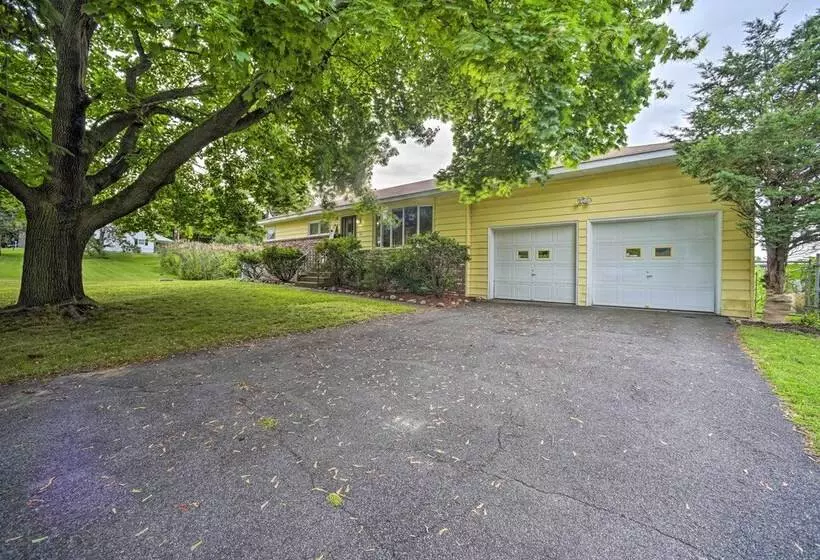 Albany Home W/ Fenced Yard & Patio   Pets Welcome!