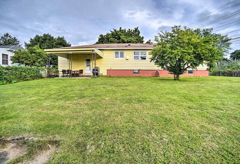 Albany Home W/ Fenced Yard & Patio   Pets Welcome!