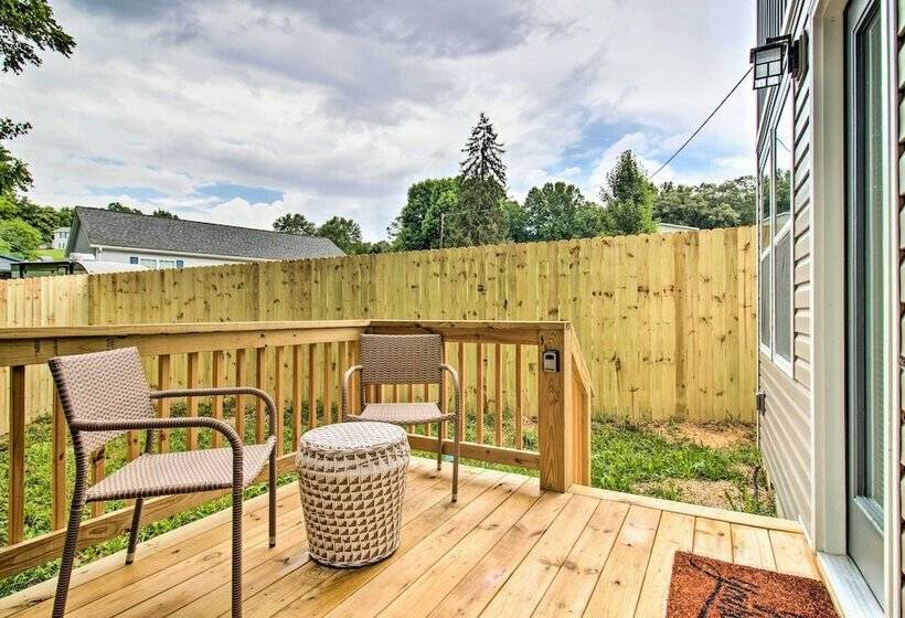 Asheville Retreat: Hot Tub, Yard & Game Room!