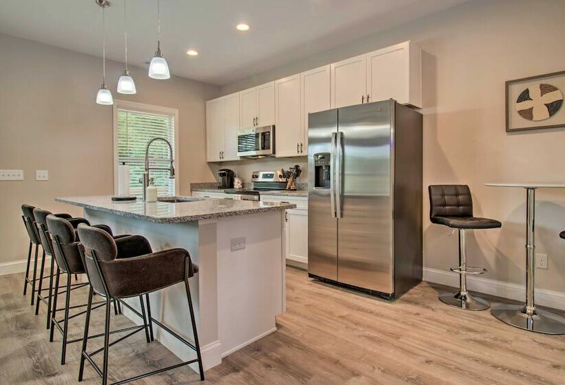 Asheville Retreat: Hot Tub, Yard & Game Room!