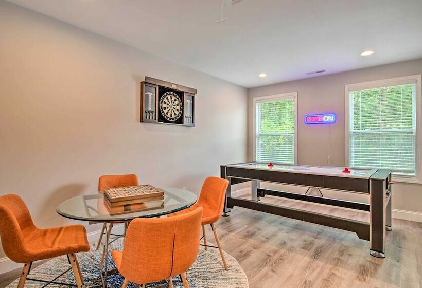 Asheville Retreat: Hot Tub, Yard & Game Room!