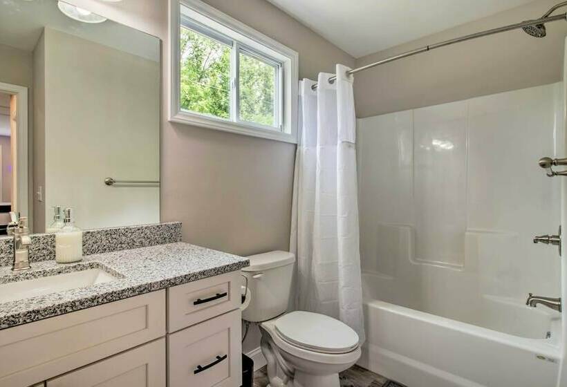 Asheville Retreat: Hot Tub, Yard & Game Room!