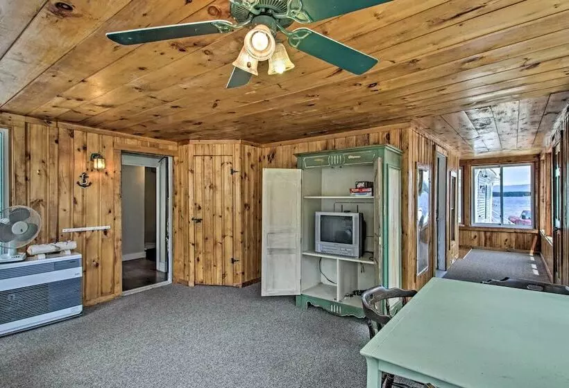 Bayside Weirs Beach Cottage < Half Mile To Pier!