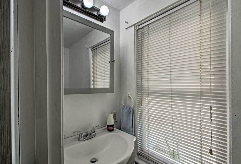 Bayside Weirs Beach Cottage < Half Mile To Pier!