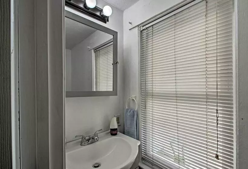 Bayside Weirs Beach Cottage < Half Mile To Pier!