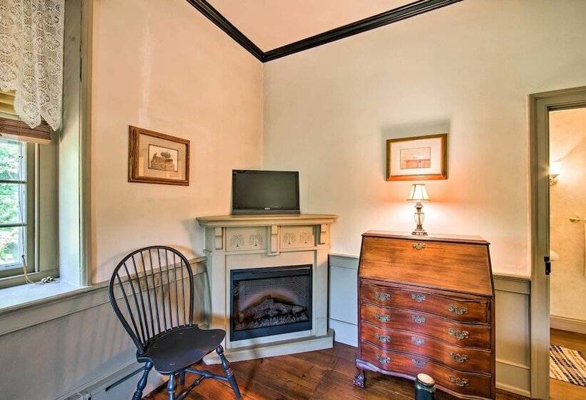 Beautiful Historic House In Amish Country