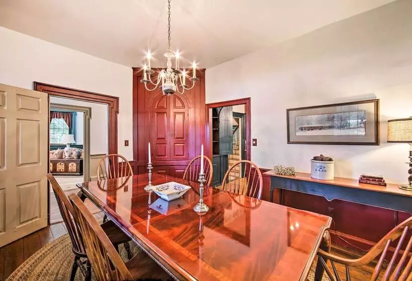 Beautiful Historic House In Amish Country