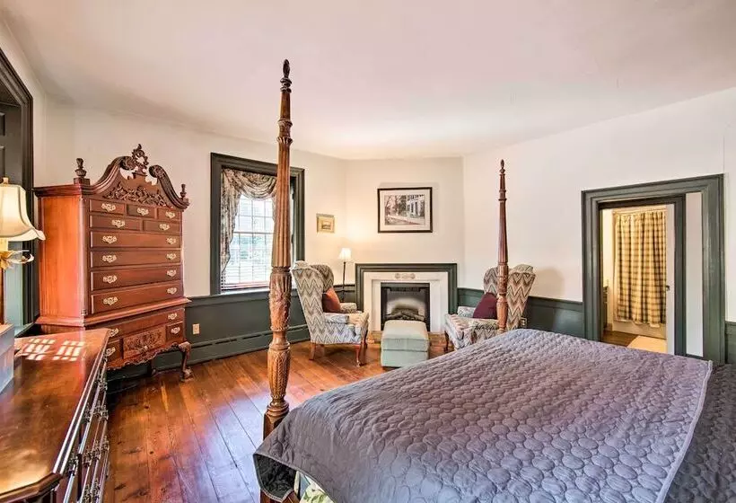 Beautiful Historic House In Amish Country