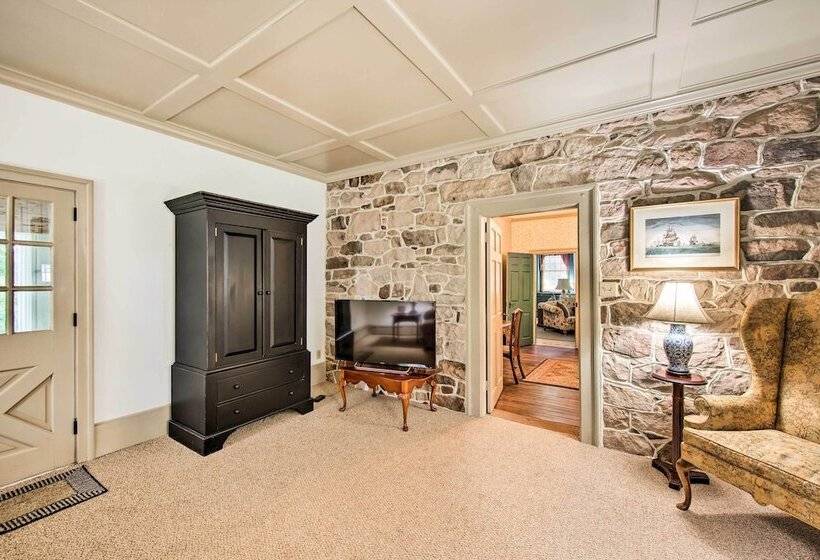 Beautiful Historic House In Amish Country